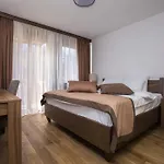 Vucko 4*